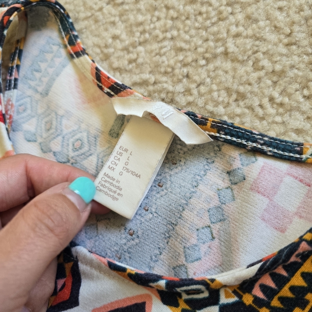 Geometric Patterned Sleeveless Dress - Picture 5 of 7